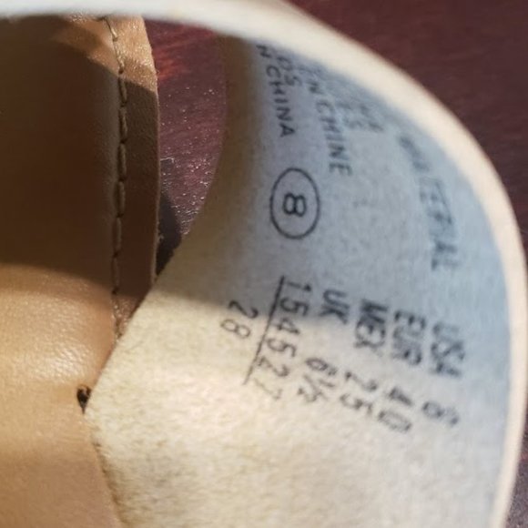 Montego Bay Club Gold Flip Flops Size 8 - Picture 4 of 5